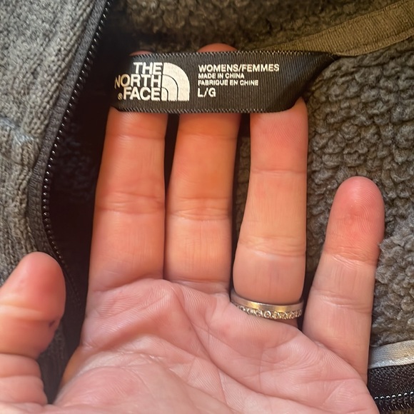 North face pull over - Picture 2 of 2